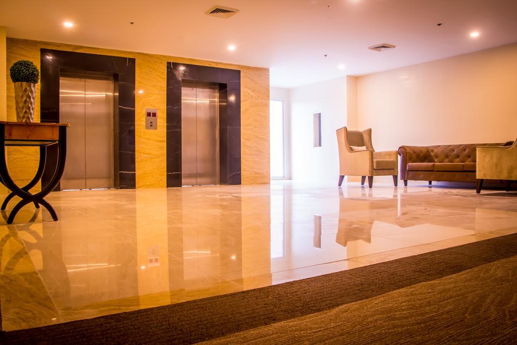 Royce Hotel & Casino Clark Field Buitenkant foto