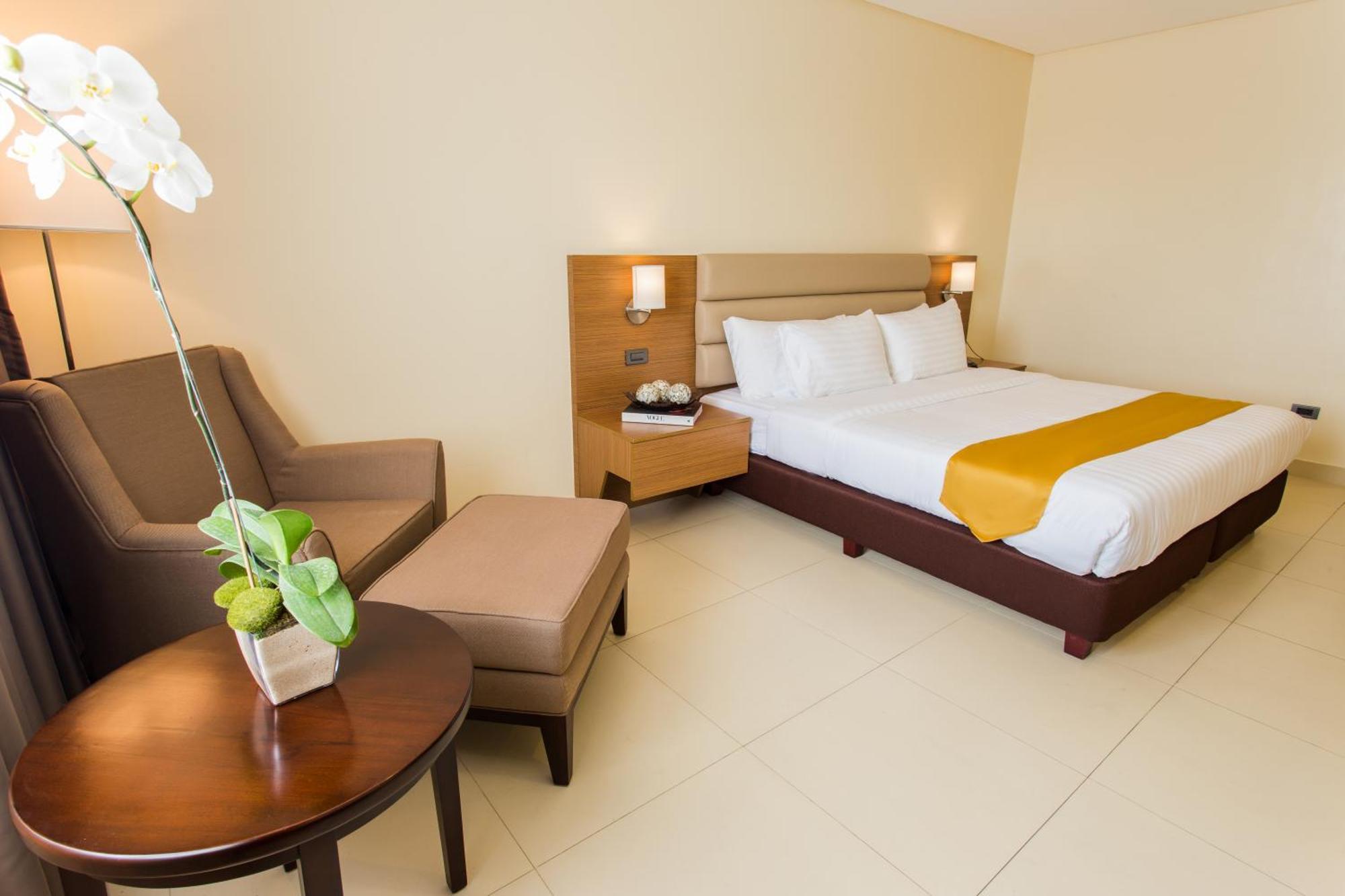 Royce Hotel & Casino Clark Field Buitenkant foto