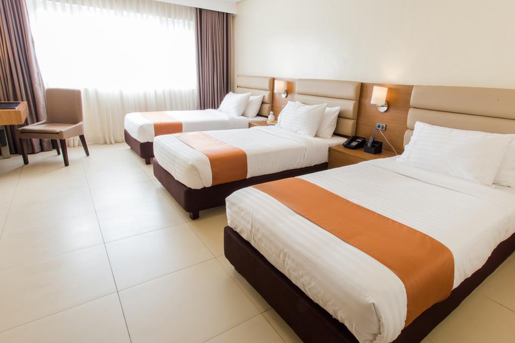 Royce Hotel & Casino Clark Field Buitenkant foto