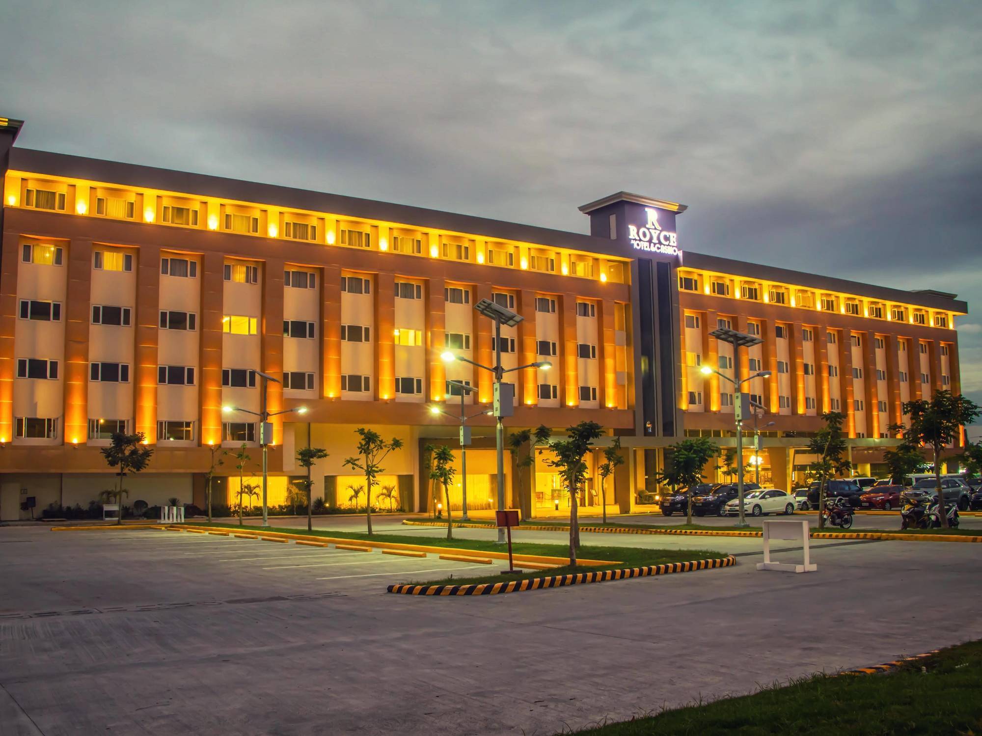 Royce Hotel & Casino Clark Field Buitenkant foto