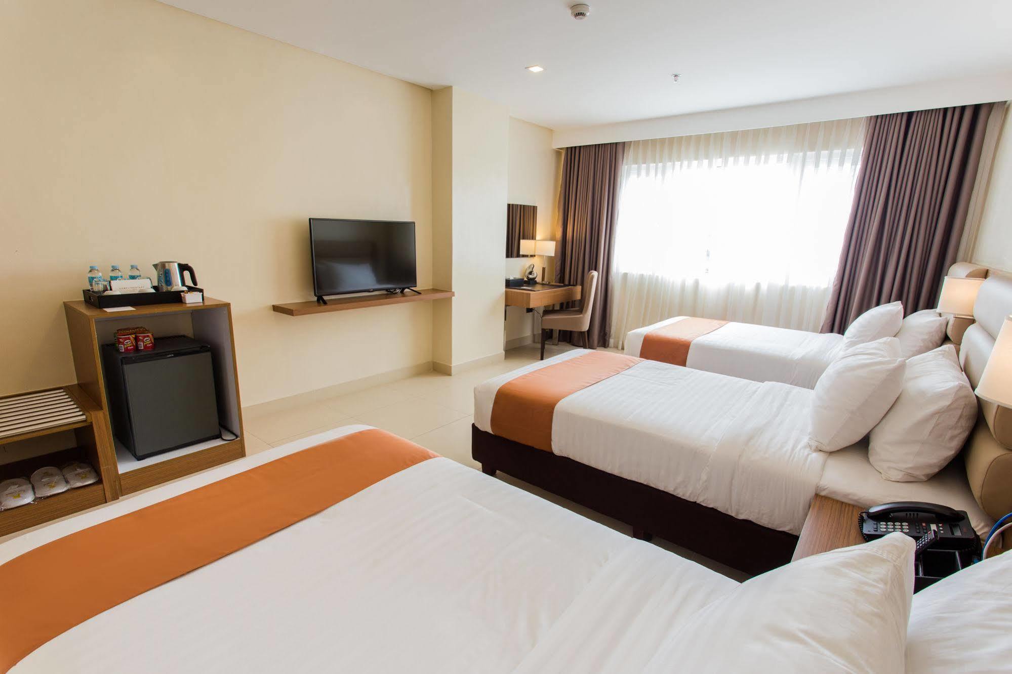 Royce Hotel & Casino Clark Field Buitenkant foto