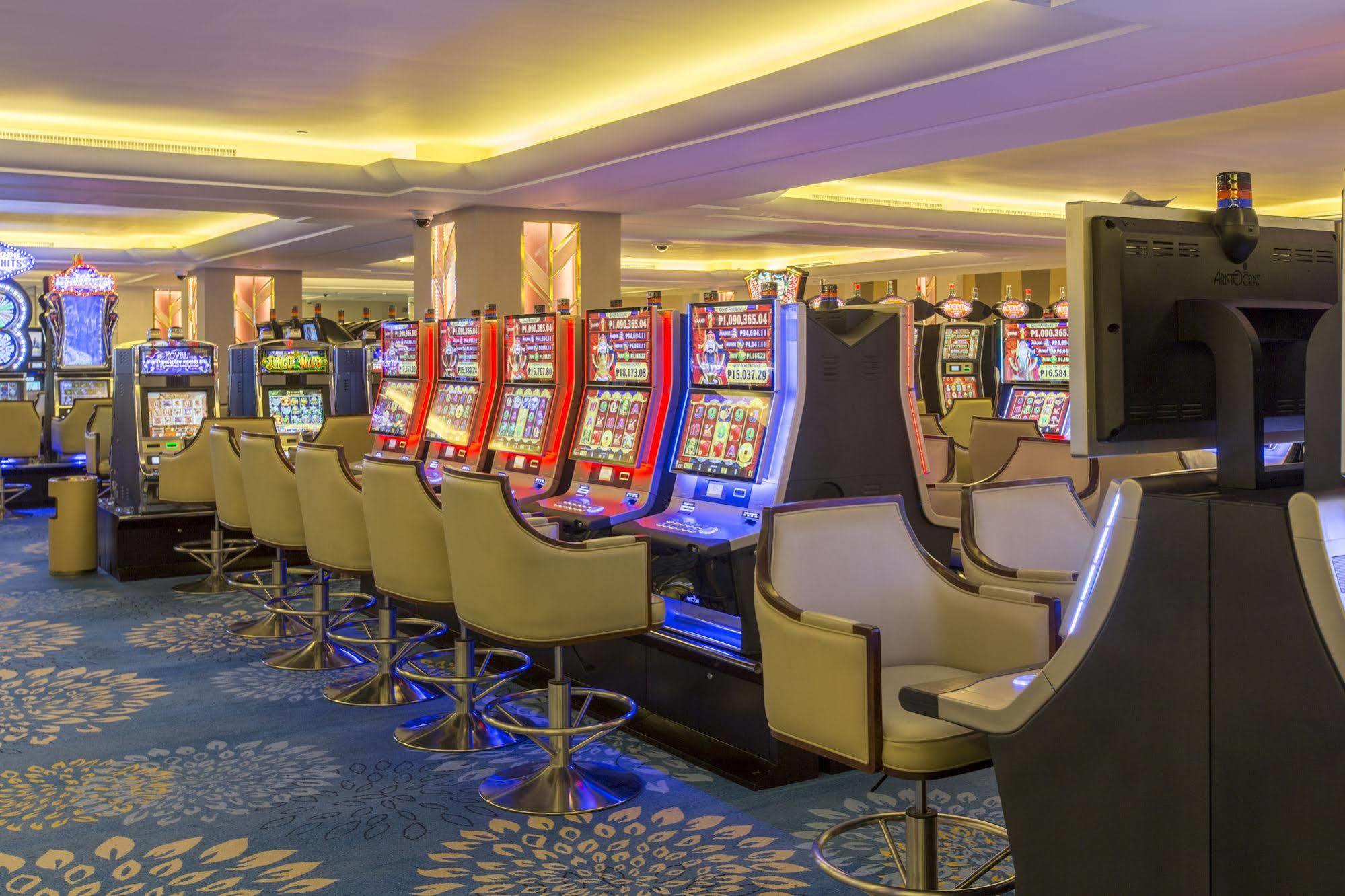 Royce Hotel & Casino Clark Field Buitenkant foto