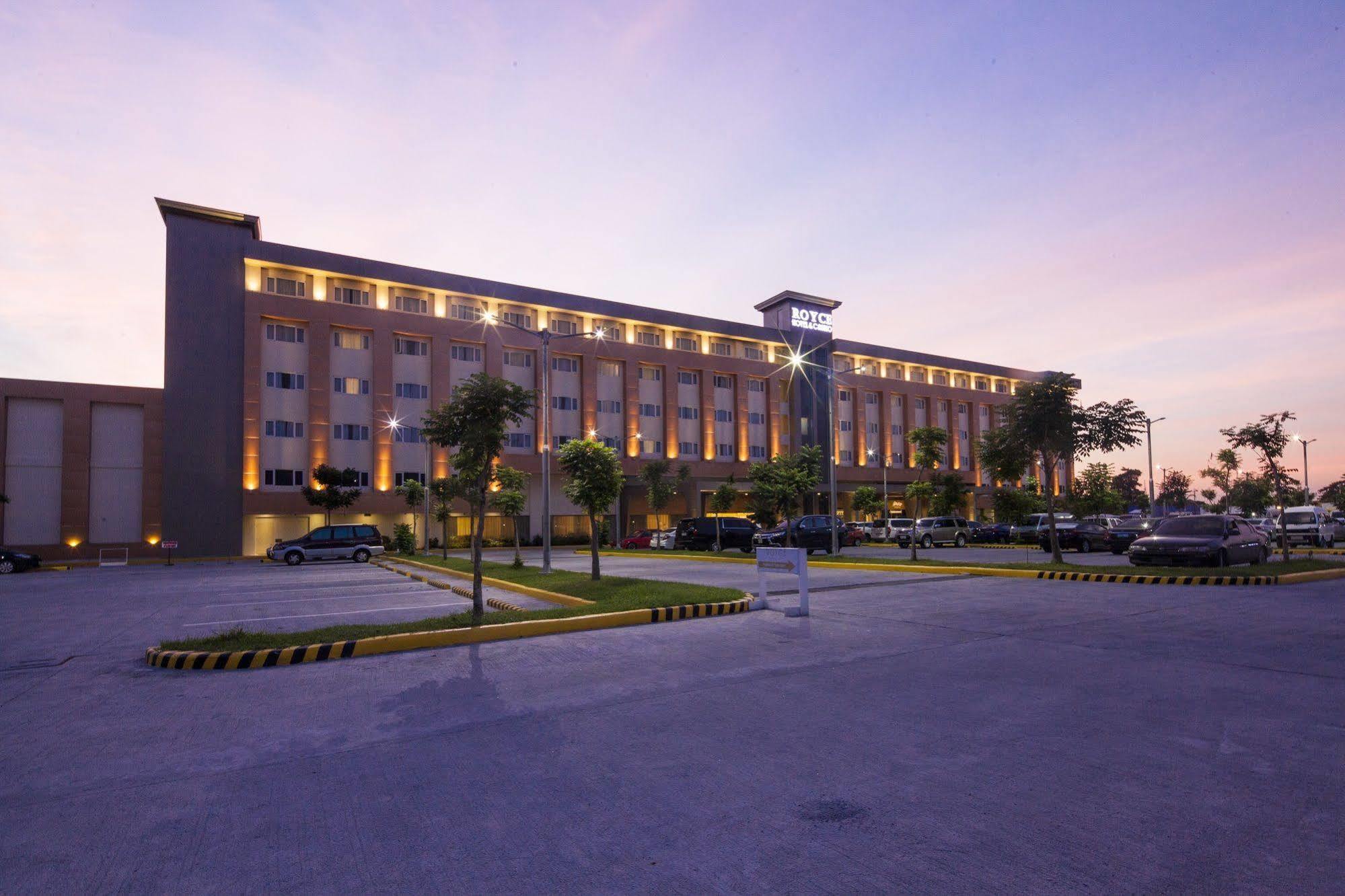 Royce Hotel & Casino Clark Field Buitenkant foto